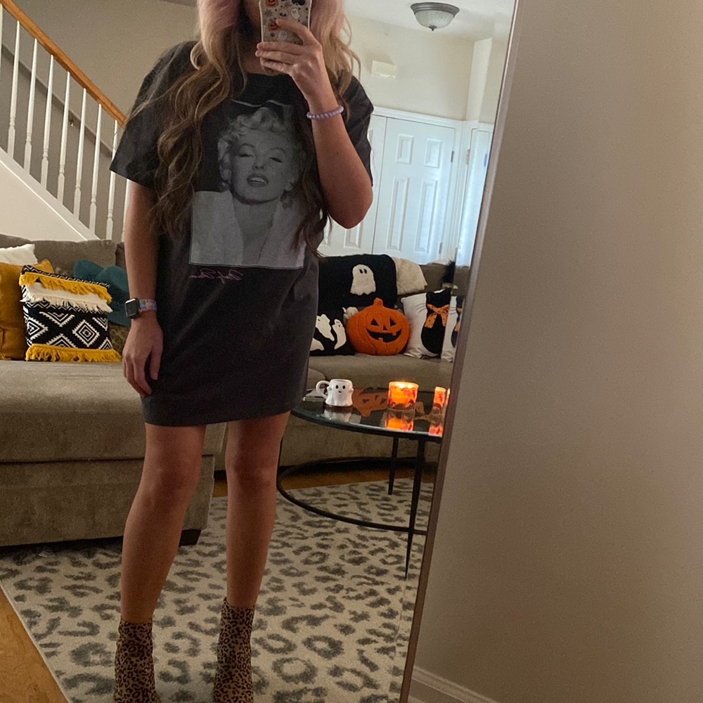 Super cute oversized graphic, Marilyn Monroe tee shirt dress